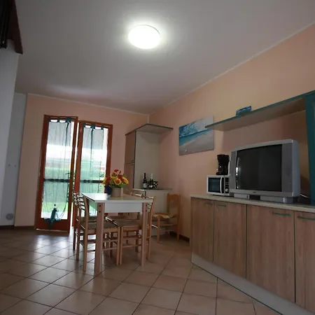 Beautiful With Private Garden And Porch