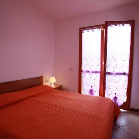 Villa Terraced House With Garden And Porch *