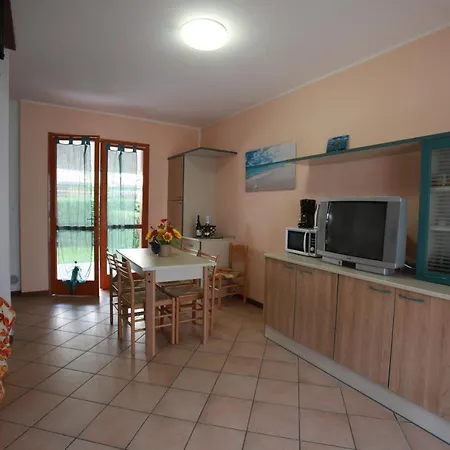 Beautiful With Private Garden And Porch Appartamento *