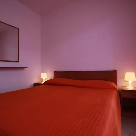 Beautiful With Private Garden And Porch Appartamento